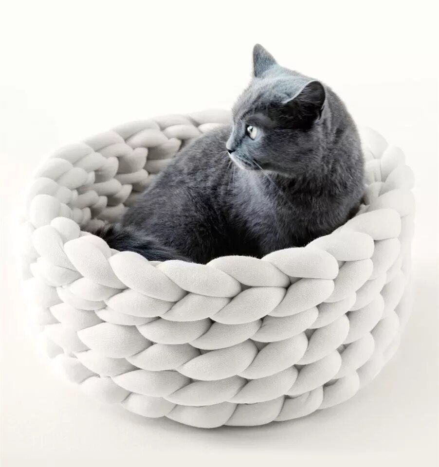 Solid Chunky Knitted Cat Bed
